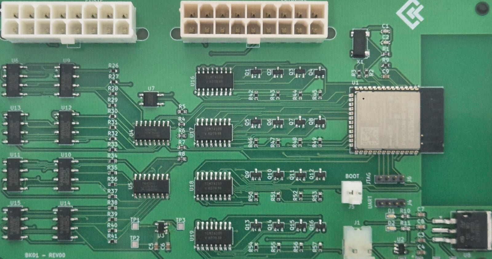 Placa eletrônica BK01 REV00 desenvolvida pela Conecta, com componentes montados e trilhas visíveis